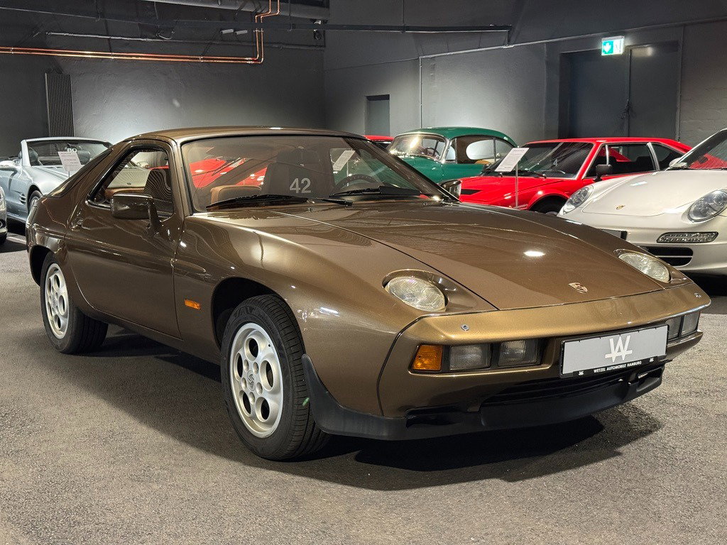 Porsche 928