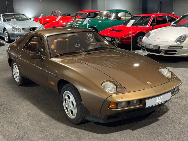 Porsche 928