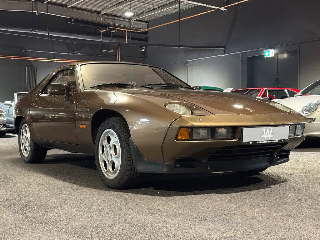Porsche 928