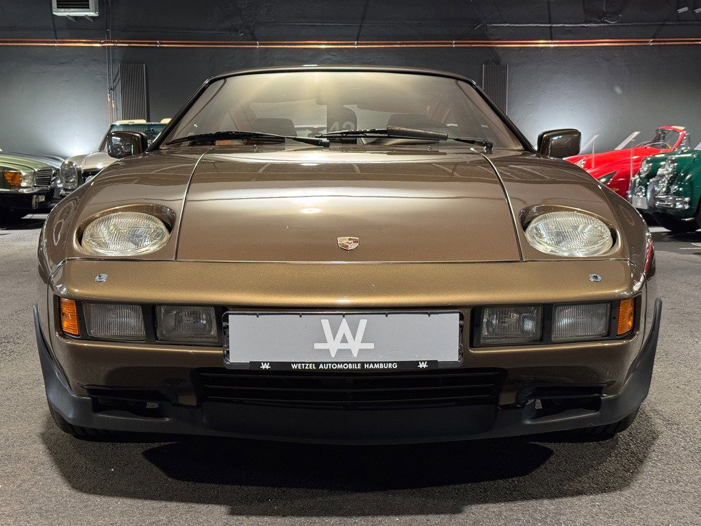 Porsche 928