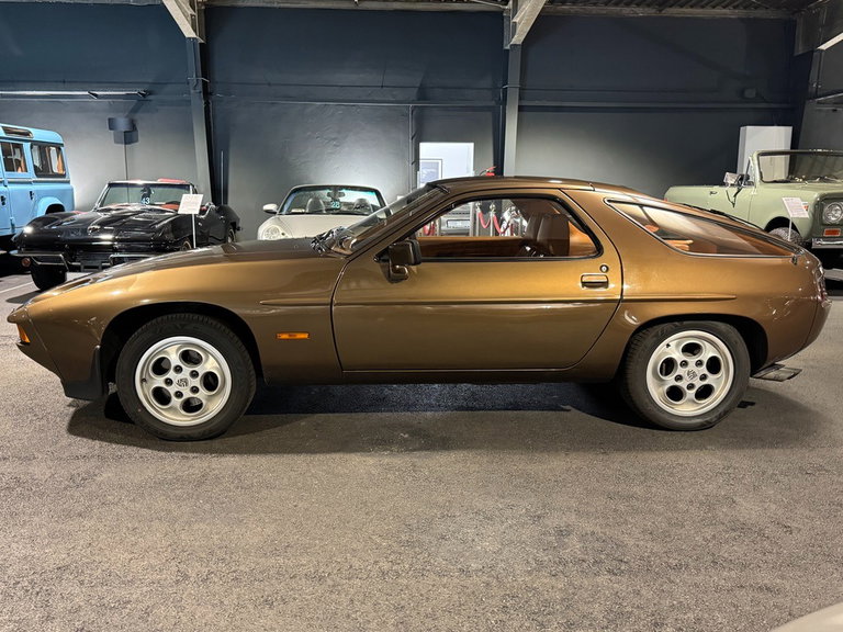 Porsche 928
