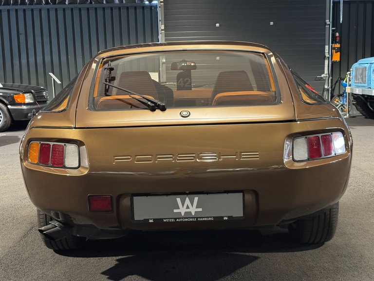 Porsche 928