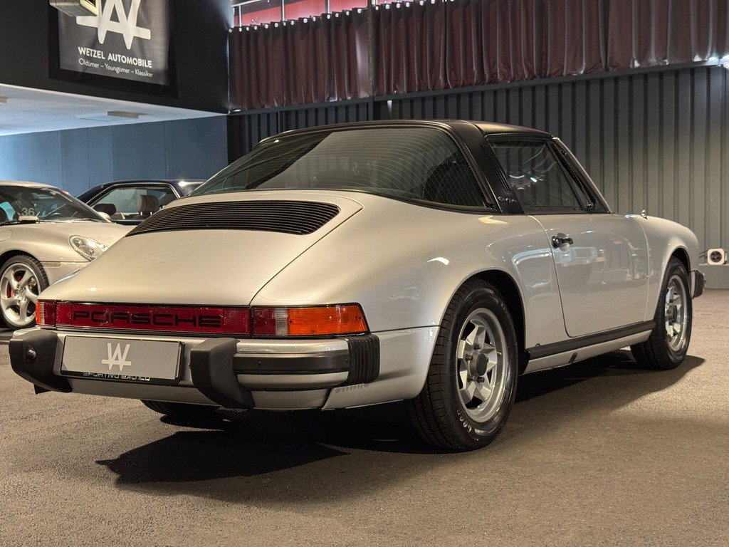 Porsche 911 „25 Jahre Jubiläumsmodell“