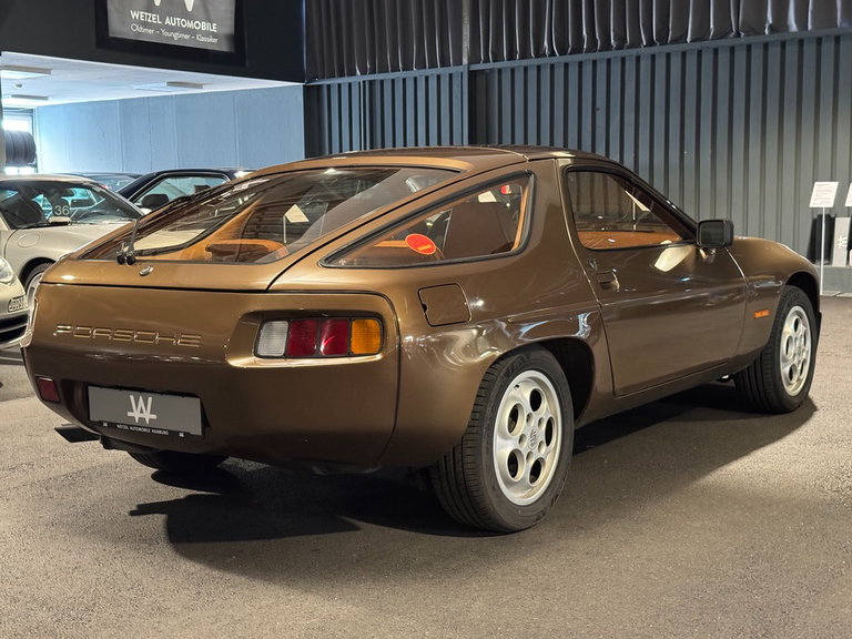 Porsche 928