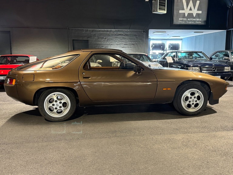 Porsche 928