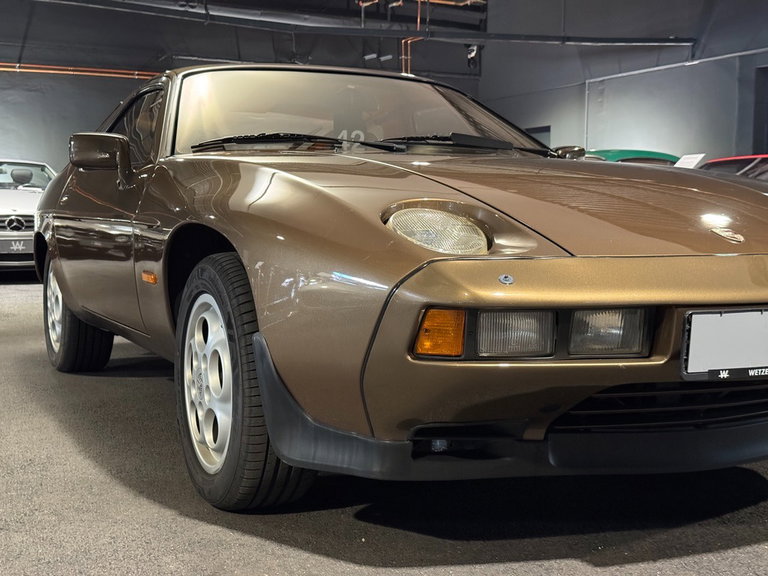 Porsche 928