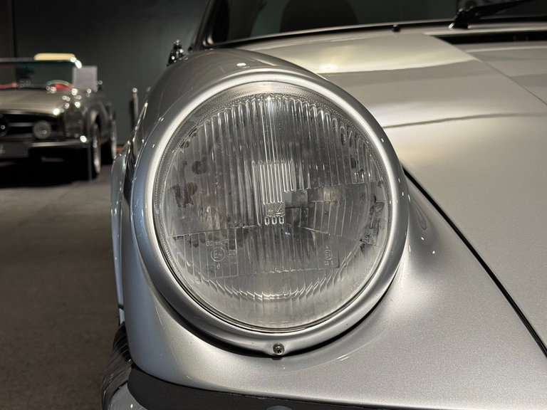 Porsche 911 „25 Jahre Jubiläumsmodell“