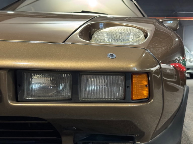 Porsche 928