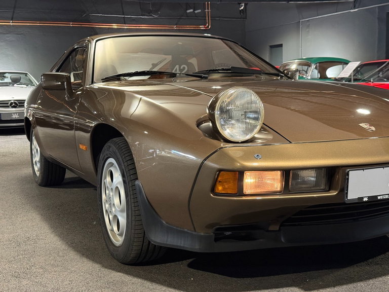 Porsche 928