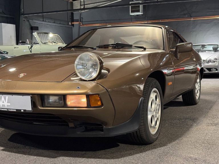 Porsche 928