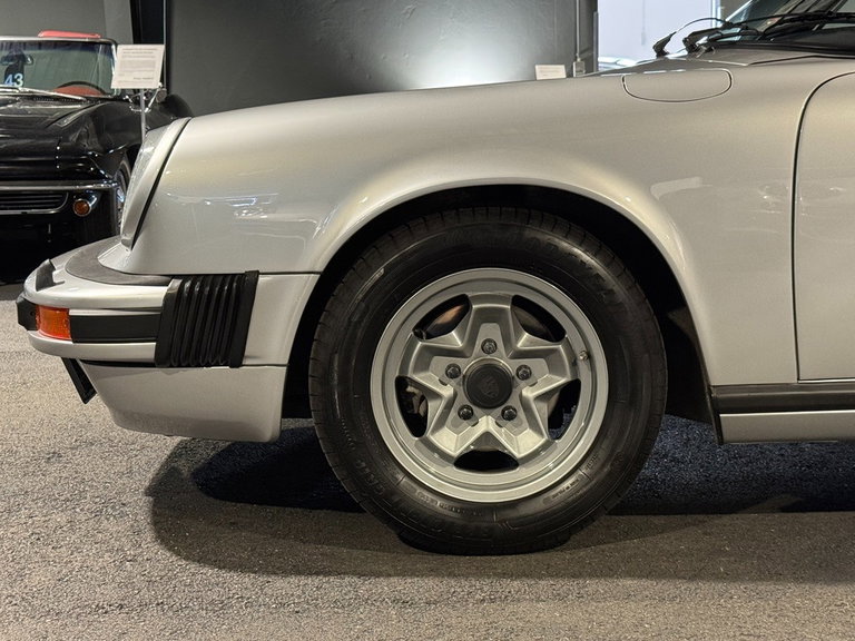 Porsche 911 „25 Jahre Jubiläumsmodell“