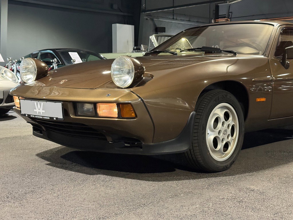 Porsche 928