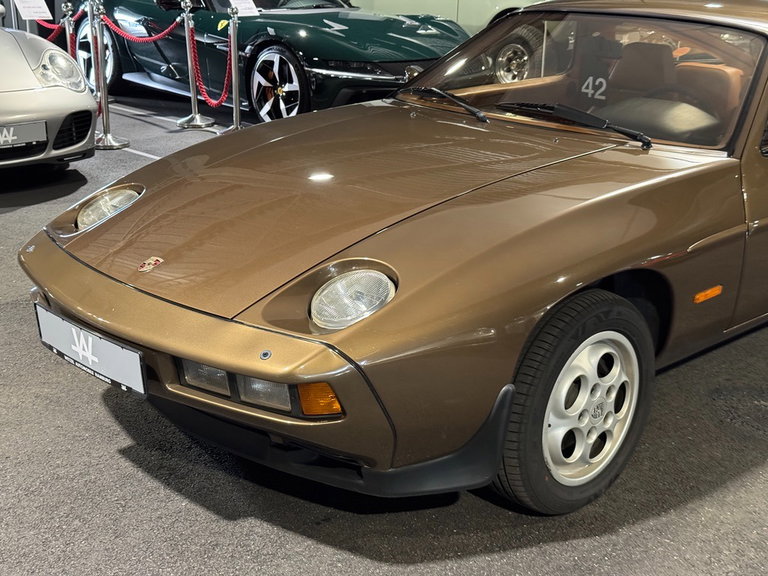 Porsche 928