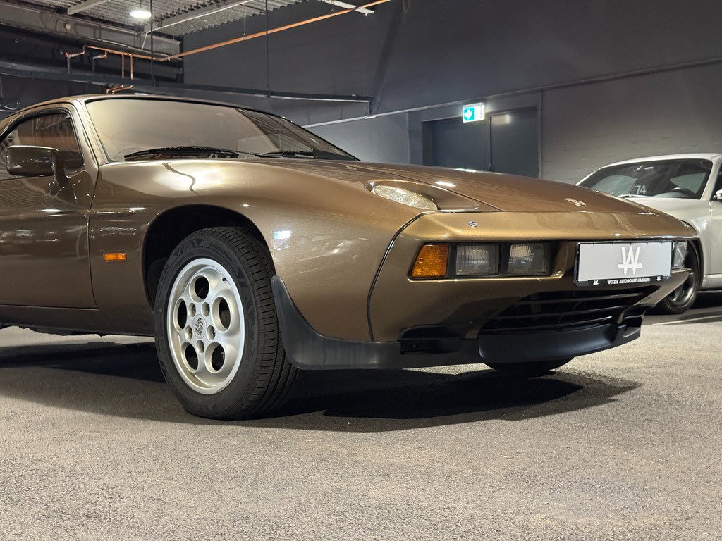 Porsche 928