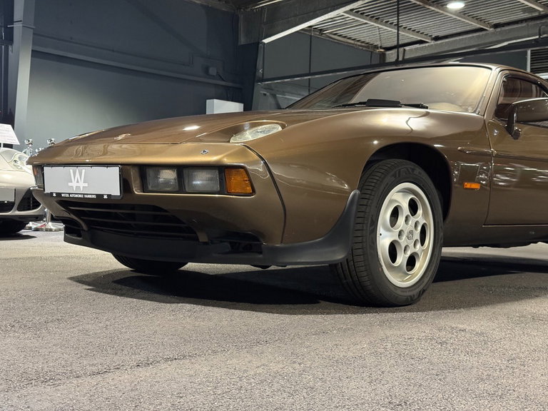 Porsche 928