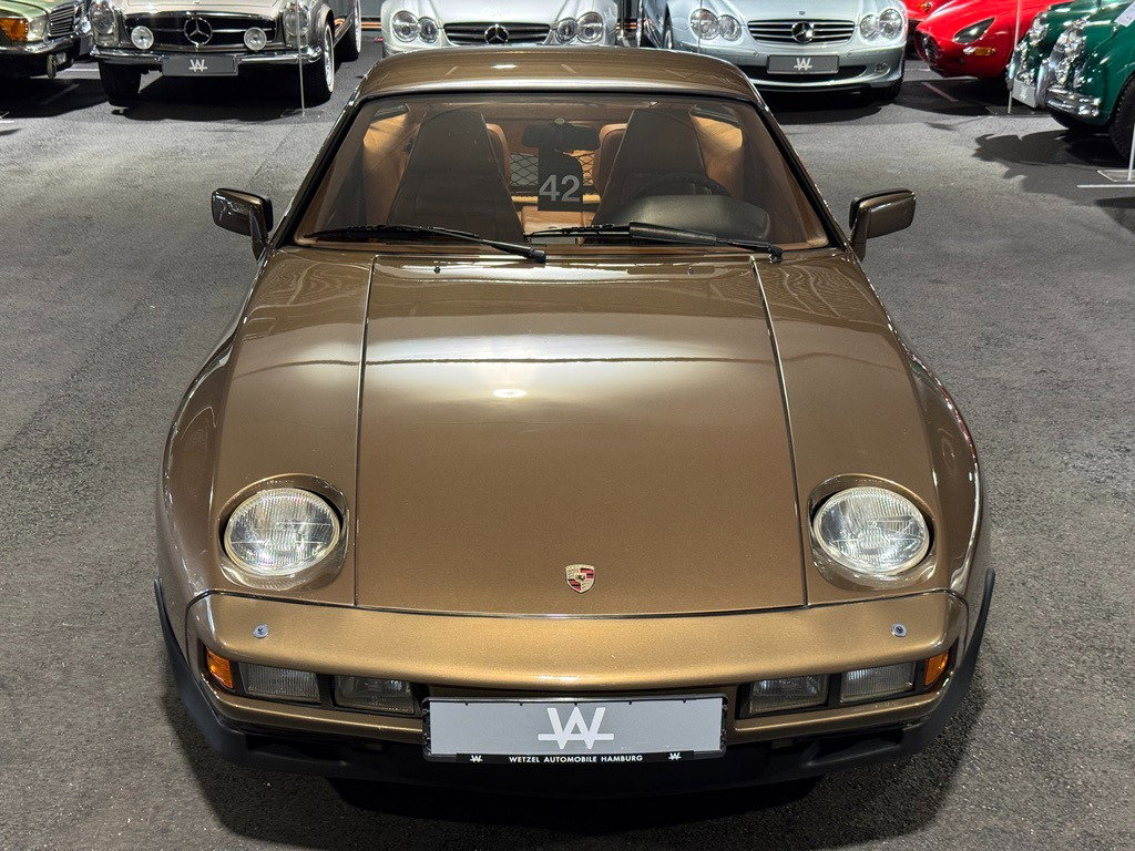 Porsche 928