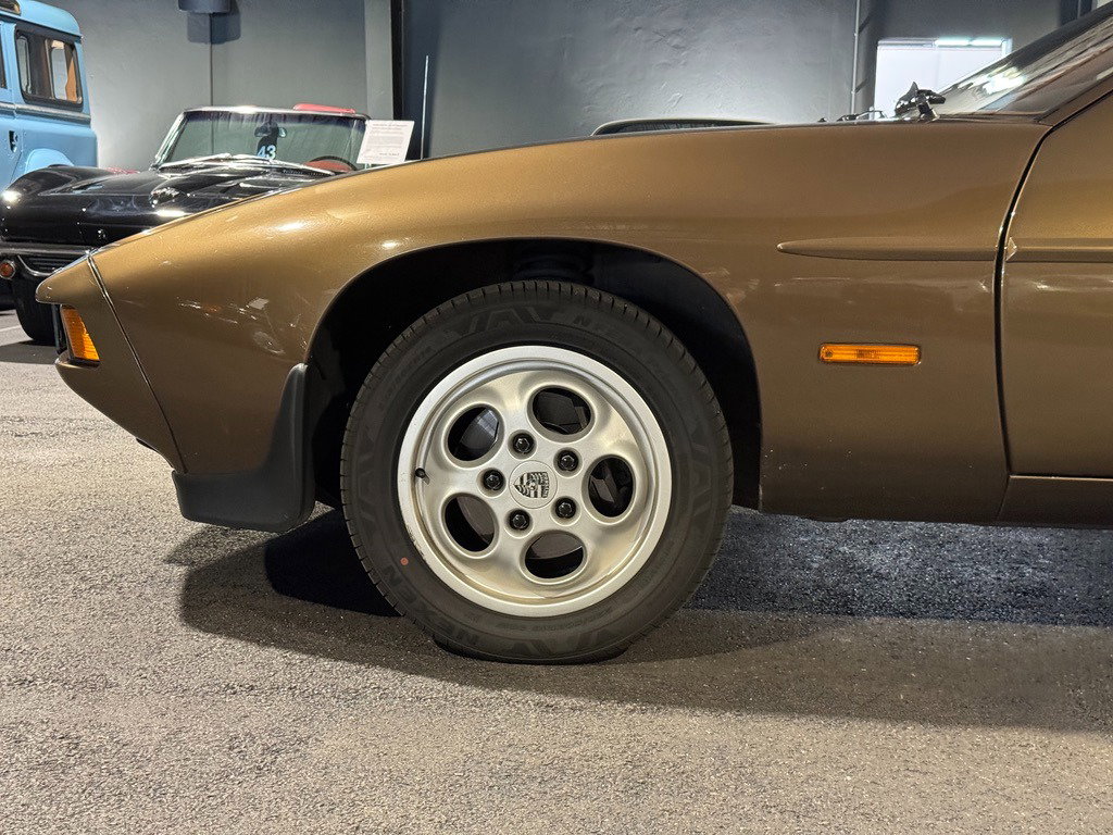 Porsche 928
