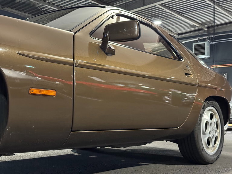 Porsche 928