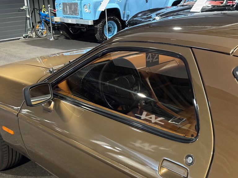 Porsche 928