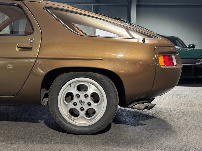 Porsche 928