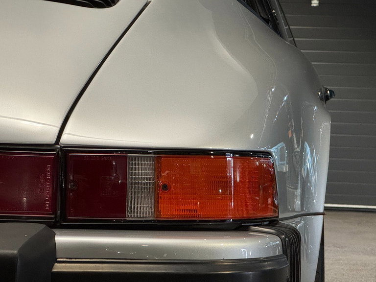 Porsche 911 „25 Jahre Jubiläumsmodell“