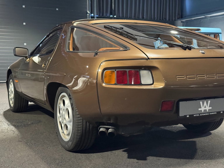 Porsche 928