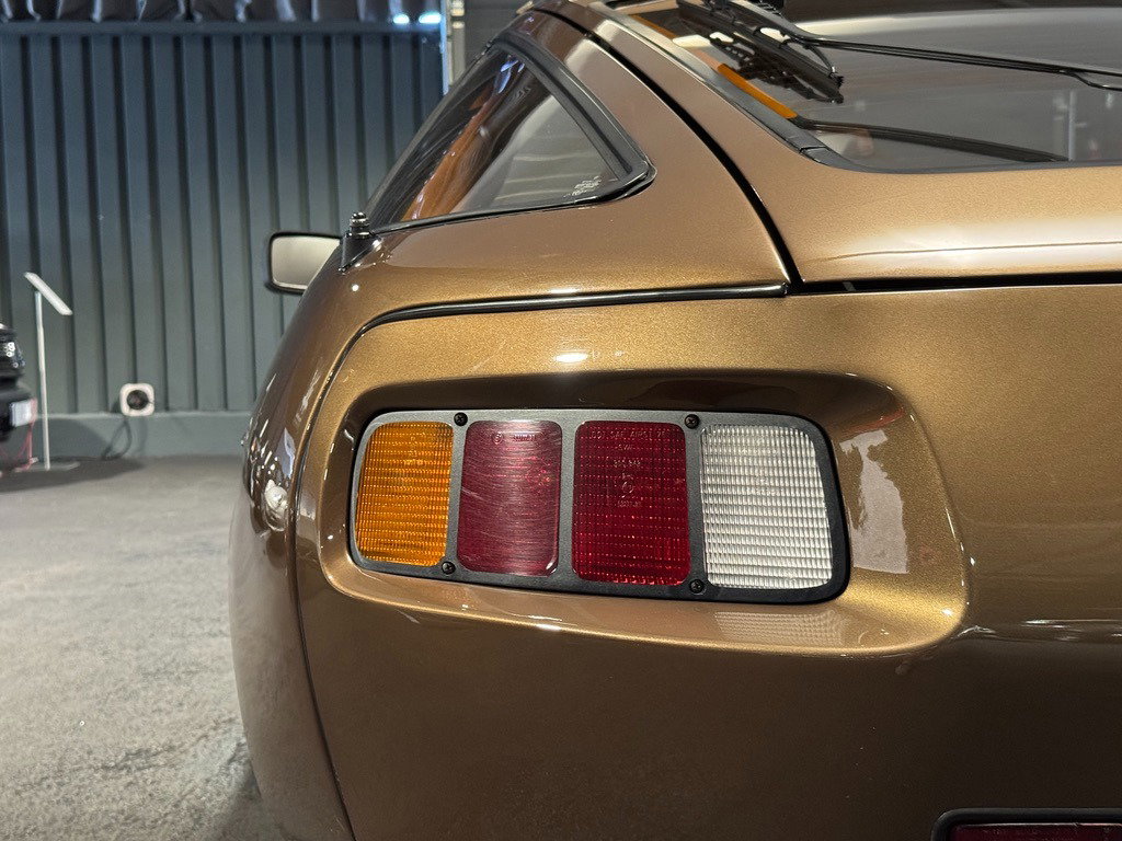 Porsche 928