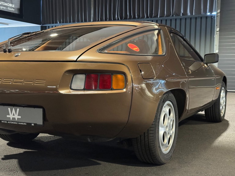 Porsche 928