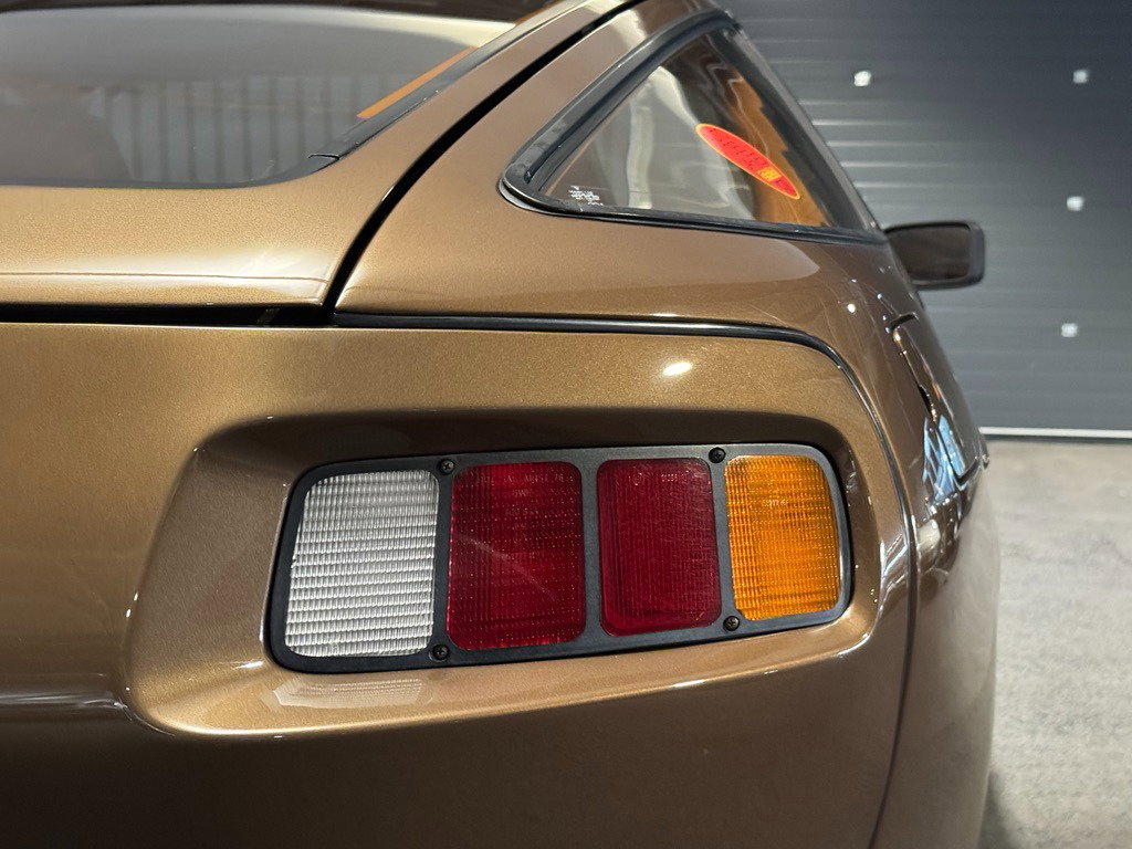 Porsche 928