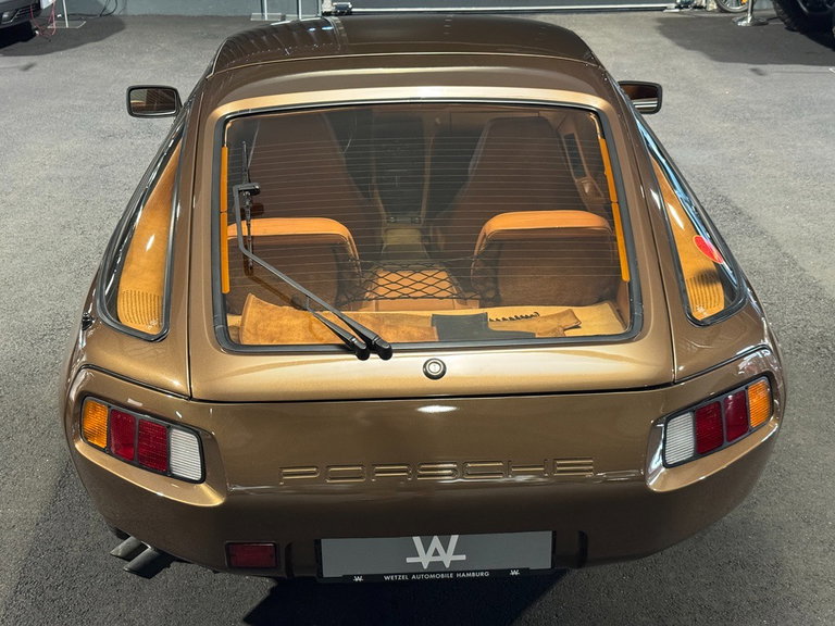 Porsche 928