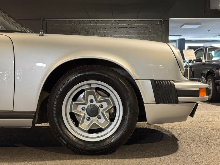Porsche 911 „25 Jahre Jubiläumsmodell“