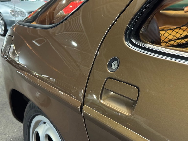 Porsche 928