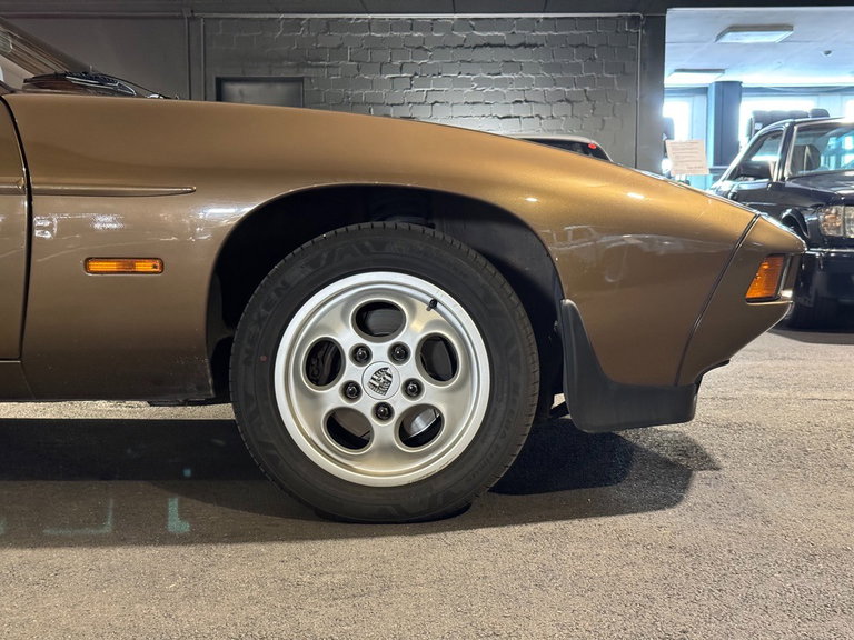 Porsche 928