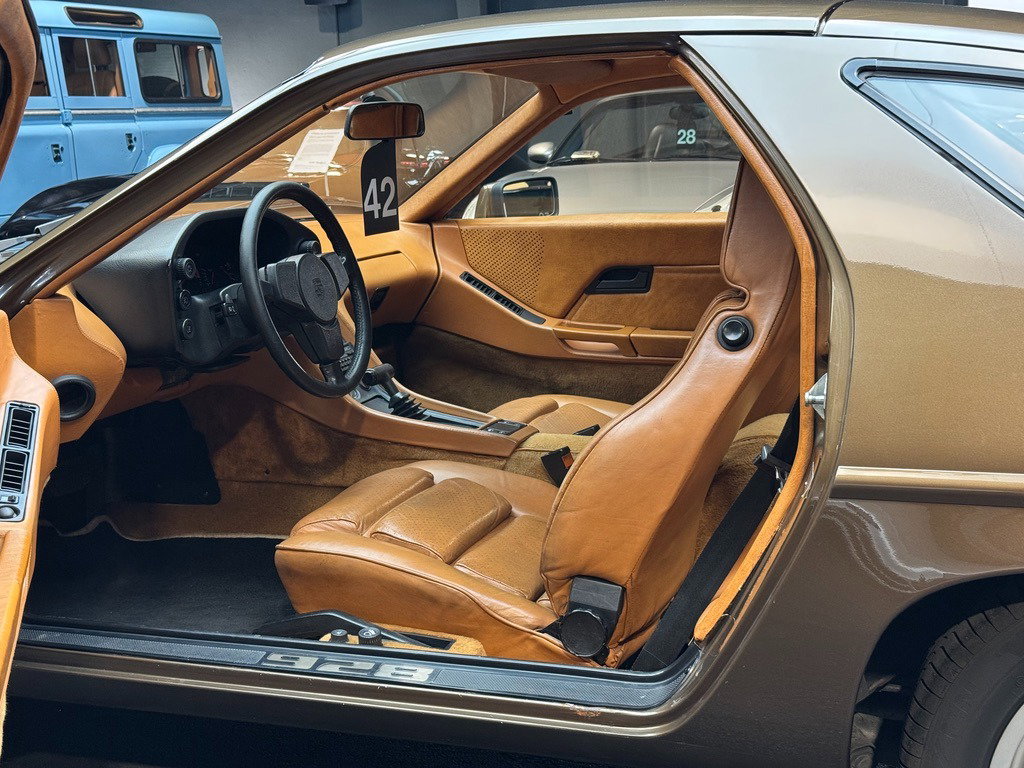 Porsche 928