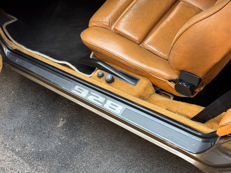 Porsche 928