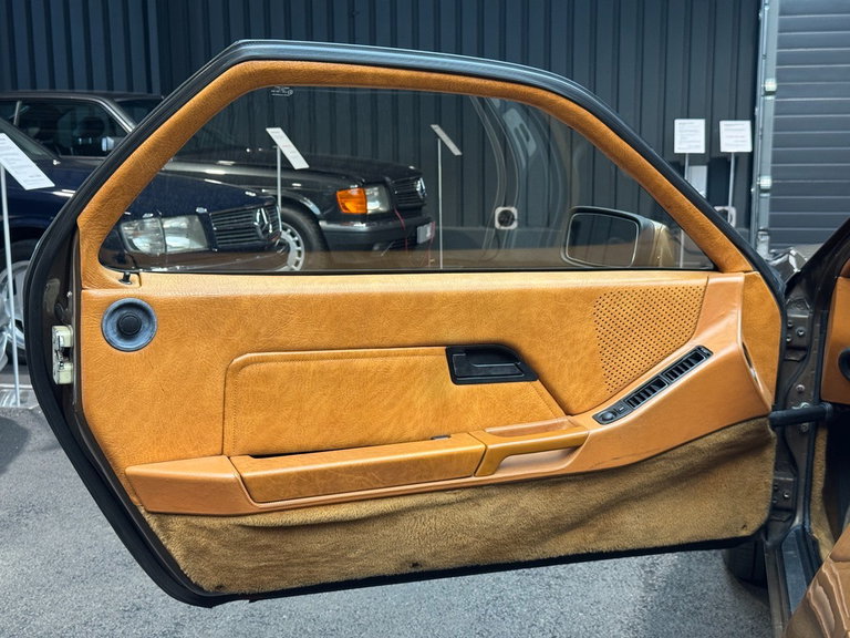 Porsche 928