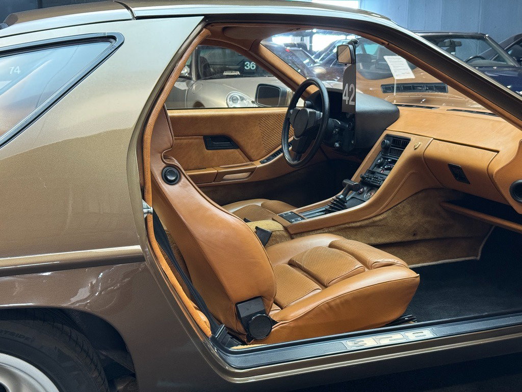 Porsche 928