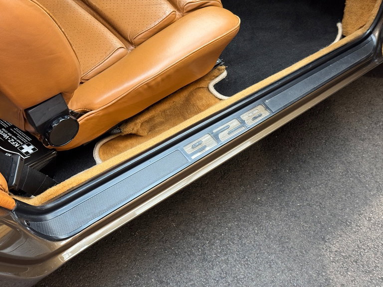 Porsche 928