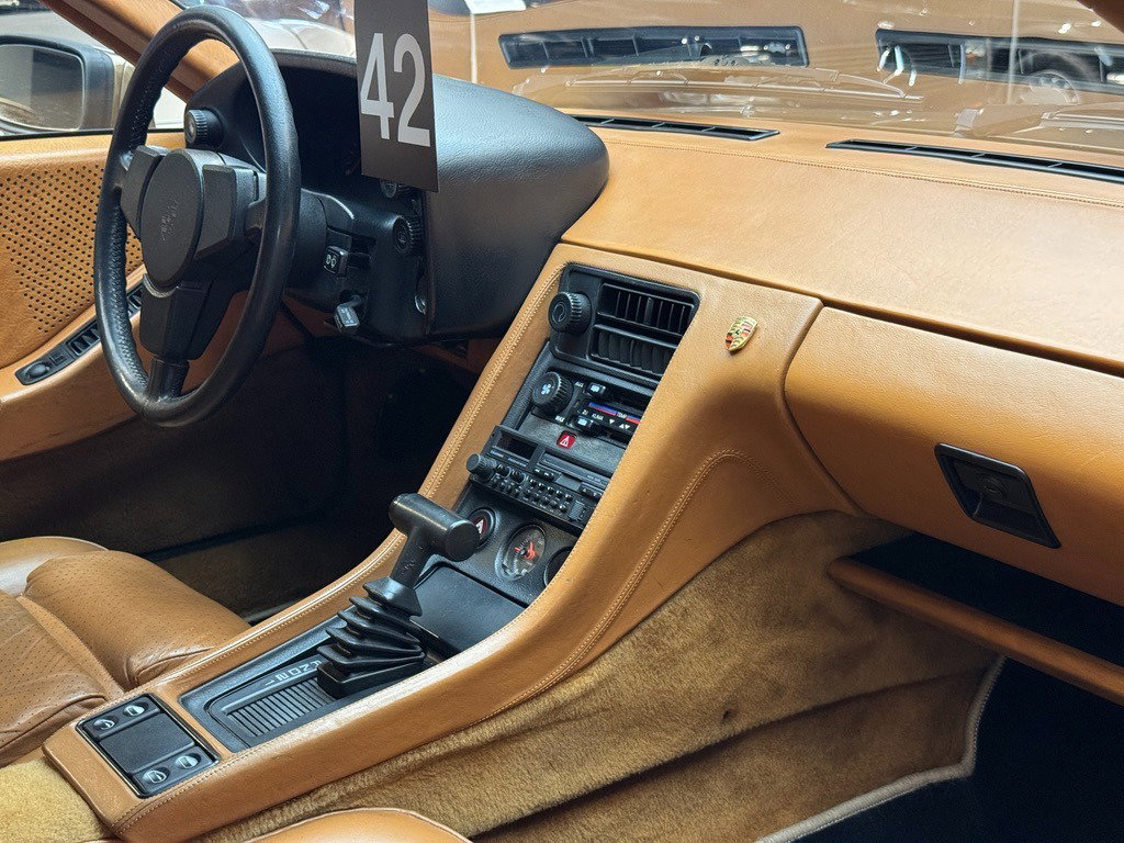 Porsche 928
