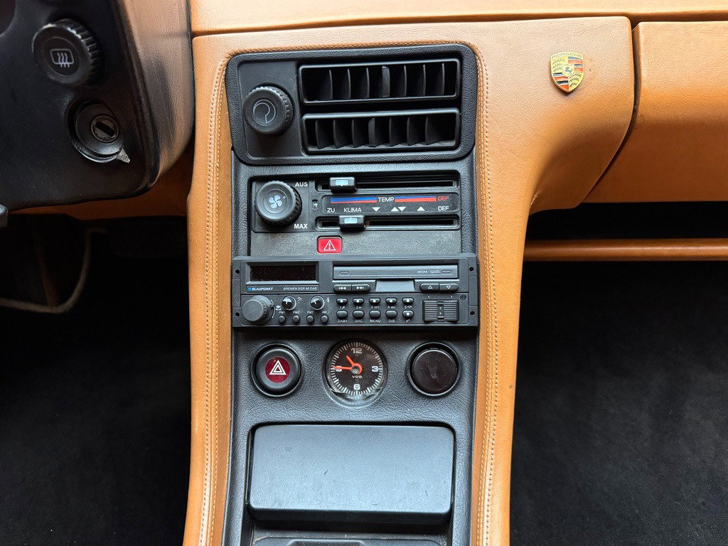 Porsche 928