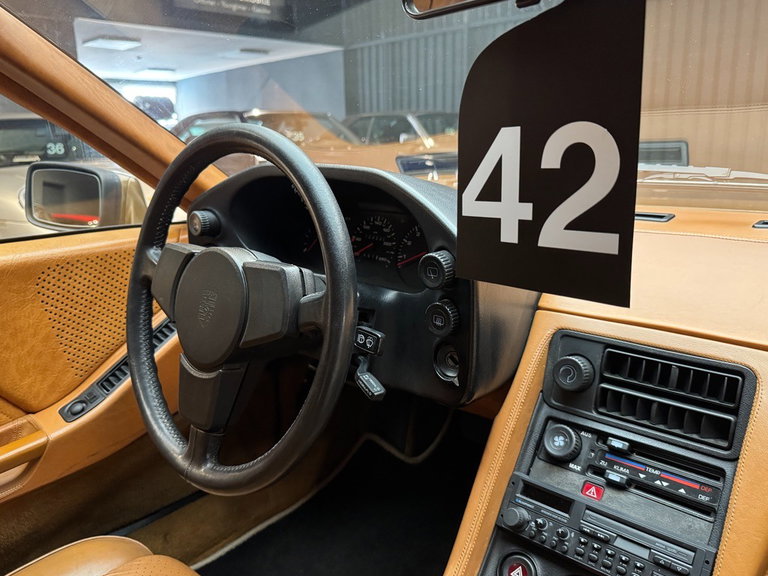 Porsche 928