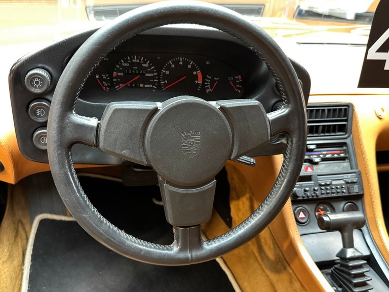 Porsche 928