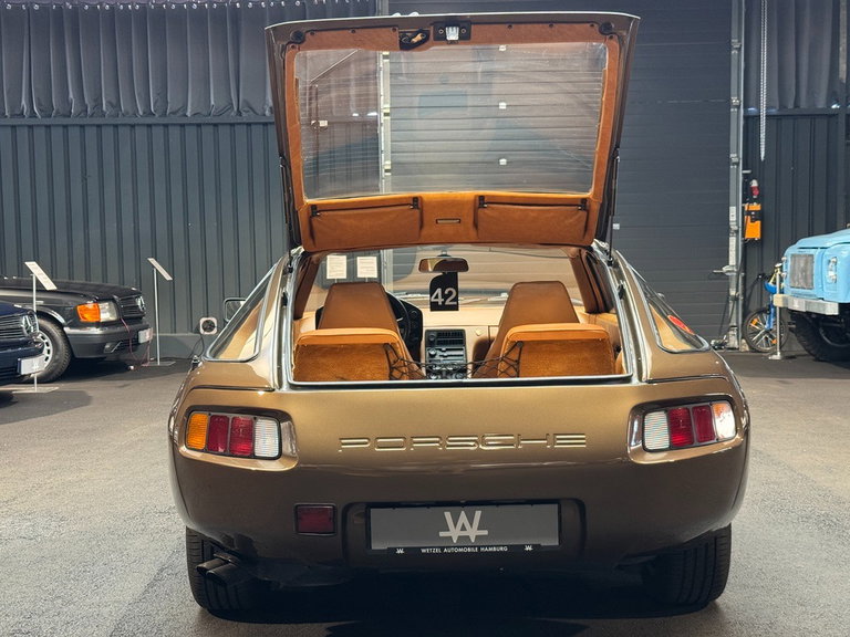 Porsche 928
