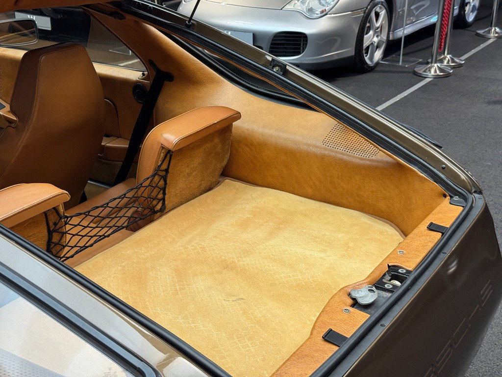 Porsche 928