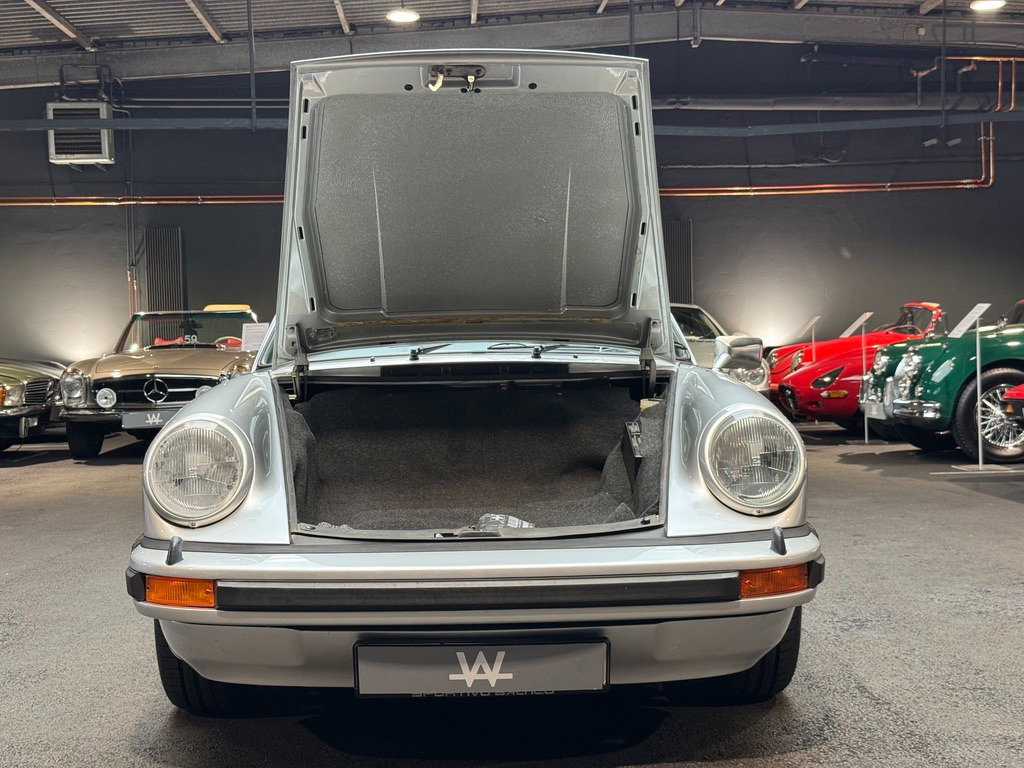 Porsche 911 „25 Jahre Jubiläumsmodell“