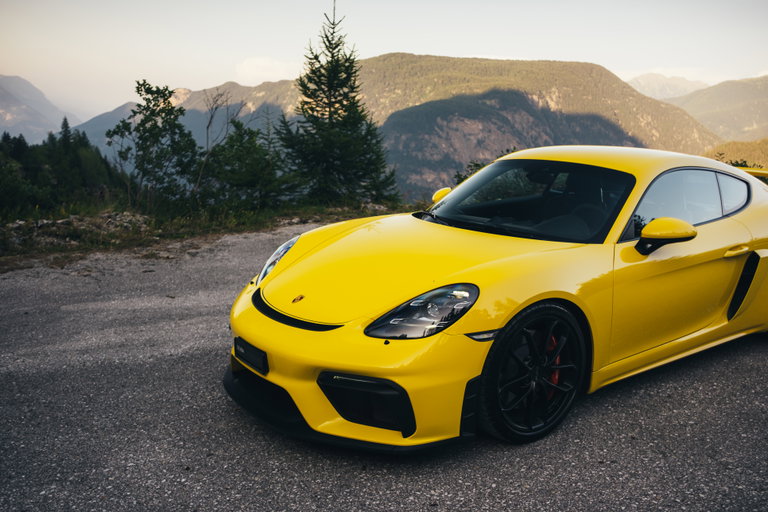 Porsche 718 Cayman GT4
