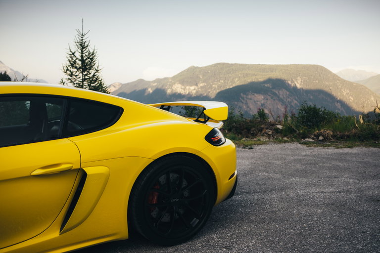 Porsche 718 Cayman GT4