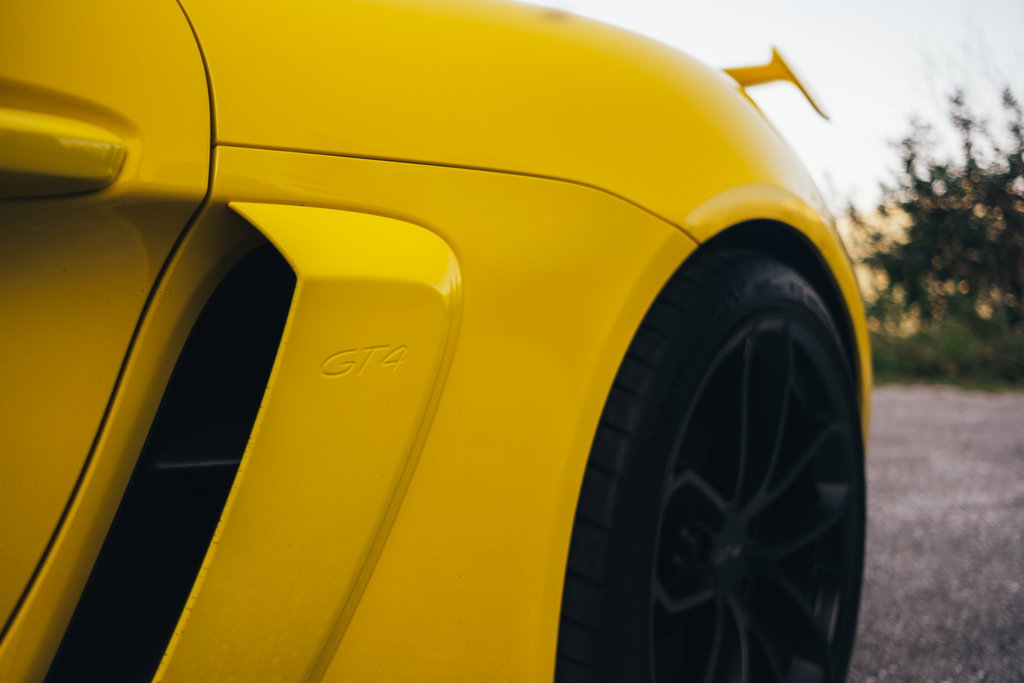Porsche 718 Cayman GT4