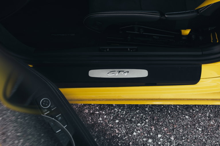 Porsche 718 Cayman GT4