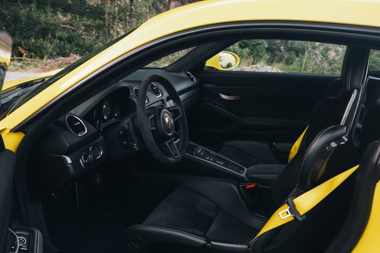 Porsche 718 Cayman GT4